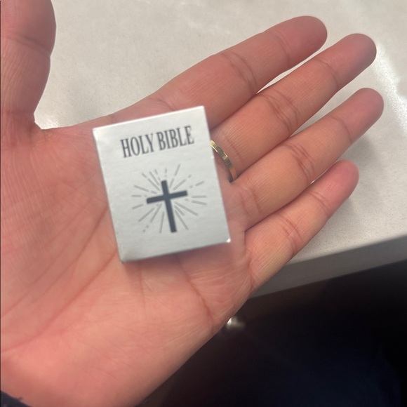 Silver Holy Bible Keychain with blue Gemstone 1 piece - Picture 14 of 14